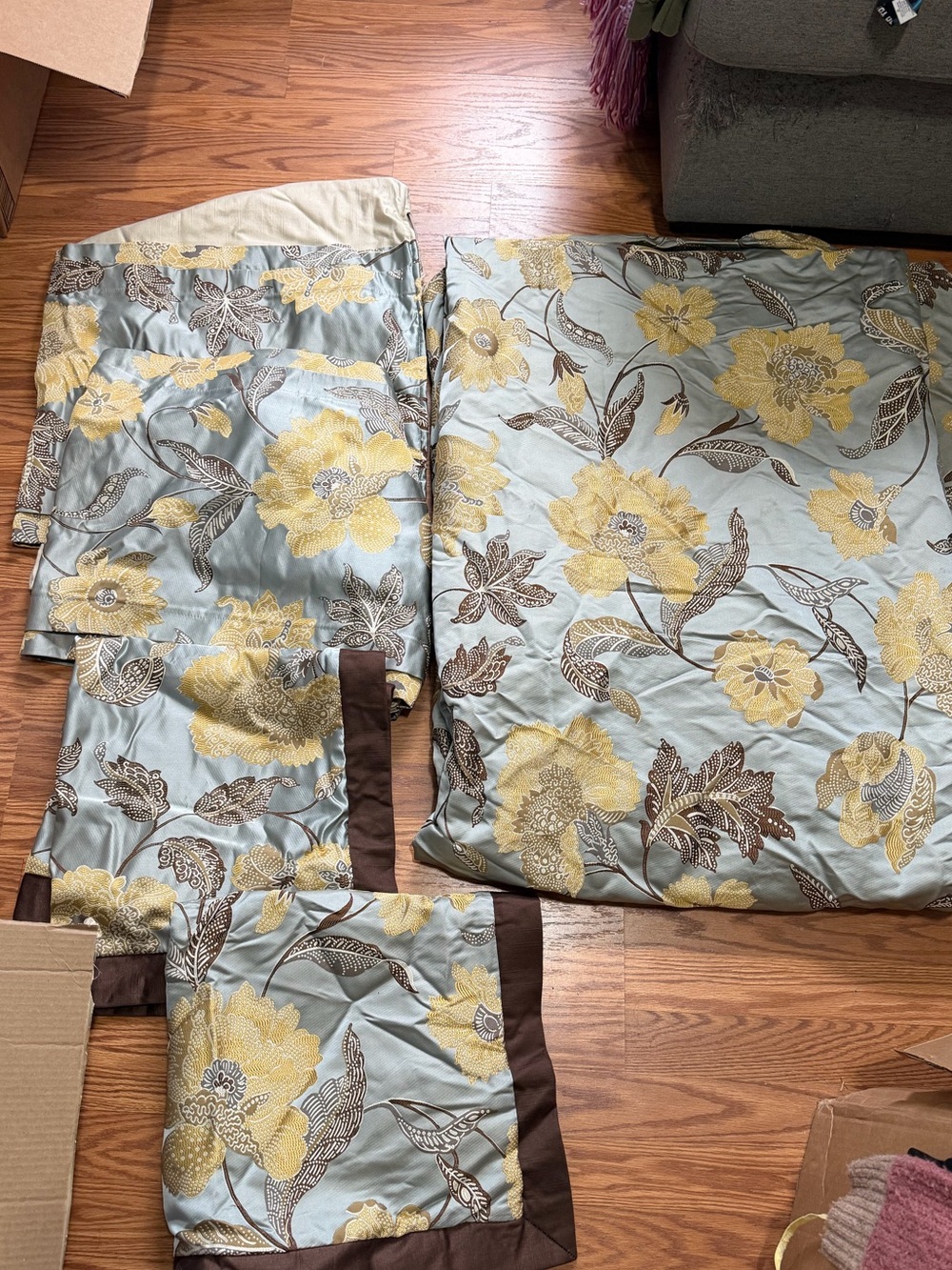 Walter E Smith Floral Queen Home Accents Bedding Set in Light Blue and Yellow